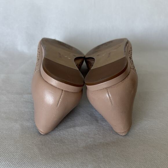 Vince Camuto Slip On Flats Sz 9M breathable cutout detail Taupe - Picture 13 of 14